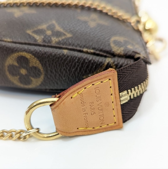 ✨️💎Authentic Louis Vuitton Mini Pochette Accessoires Monogram Bag - Picture 15 of 16